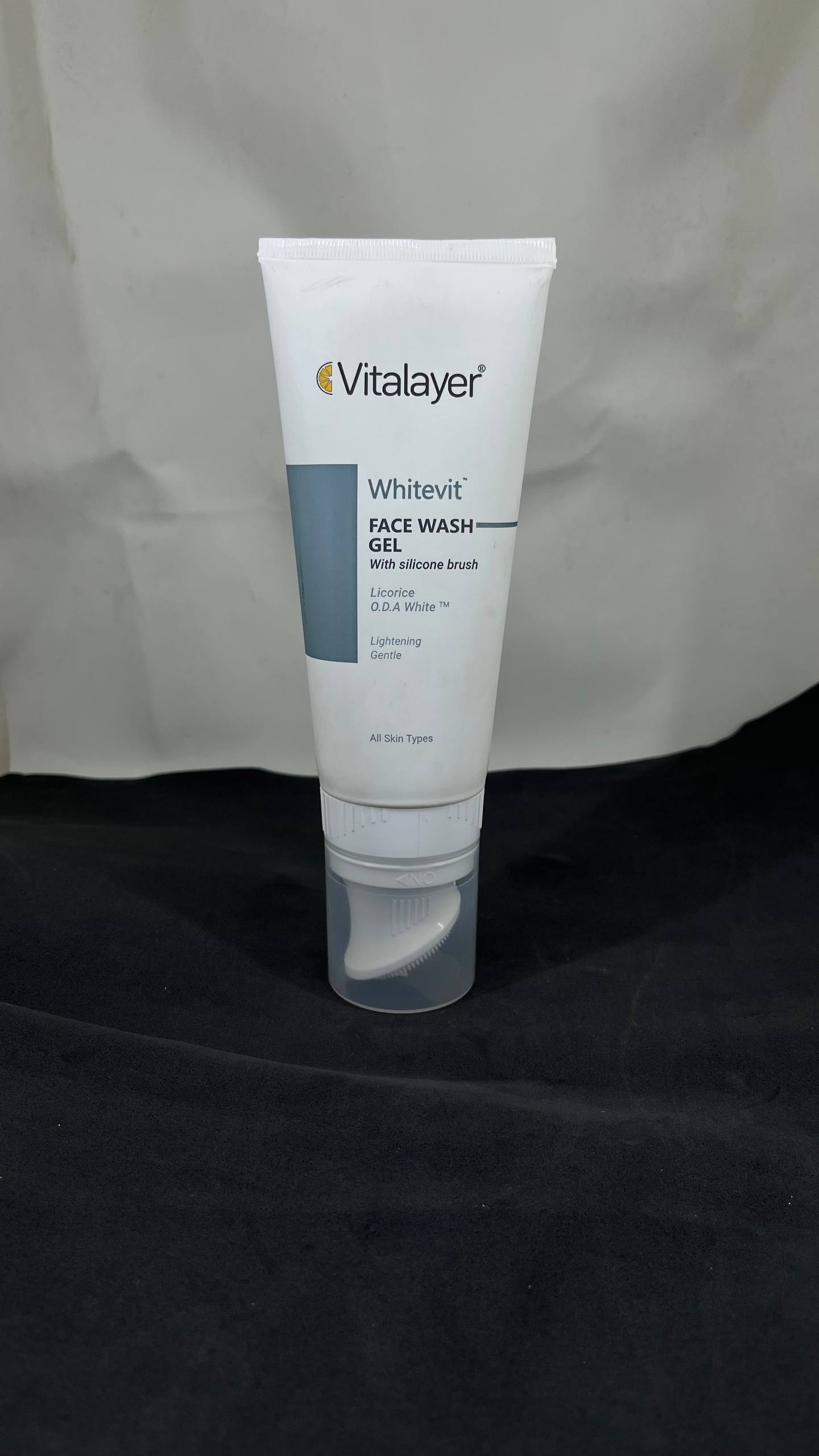 ژل شستشوی صورت وایت ویت با براش سیلیکونی ویتالایر